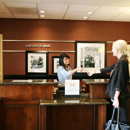 Hampton Inn & Suites Лоди Екстериор снимка