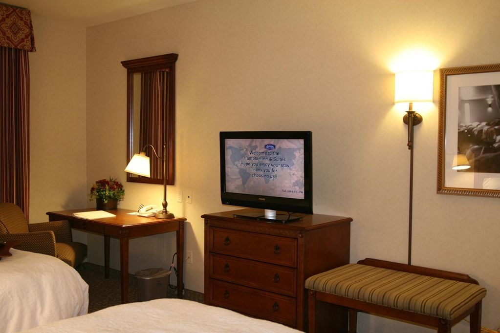 Hampton Inn & Suites Лоди Стая снимка