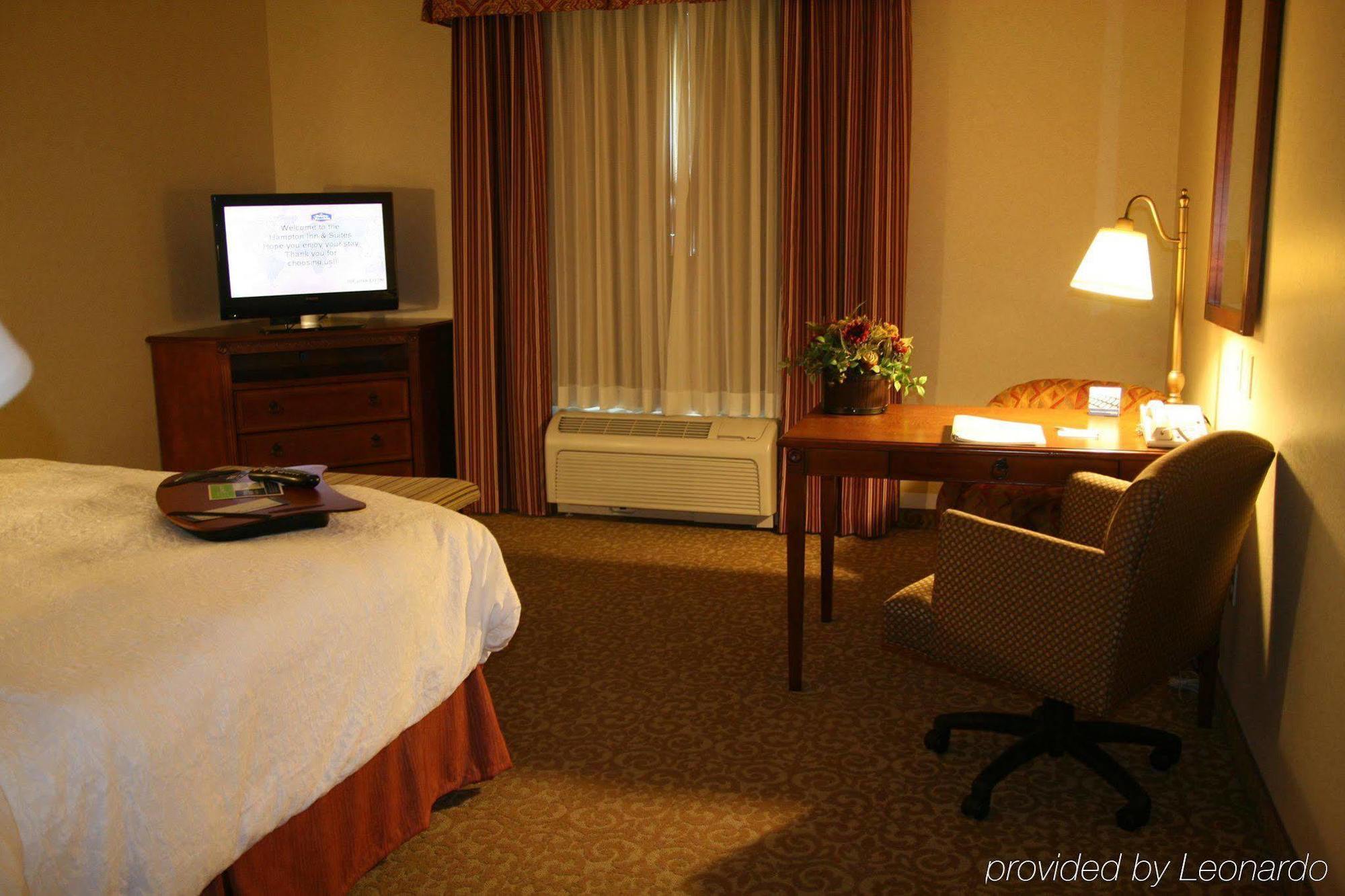 Hampton Inn & Suites Лоди Стая снимка