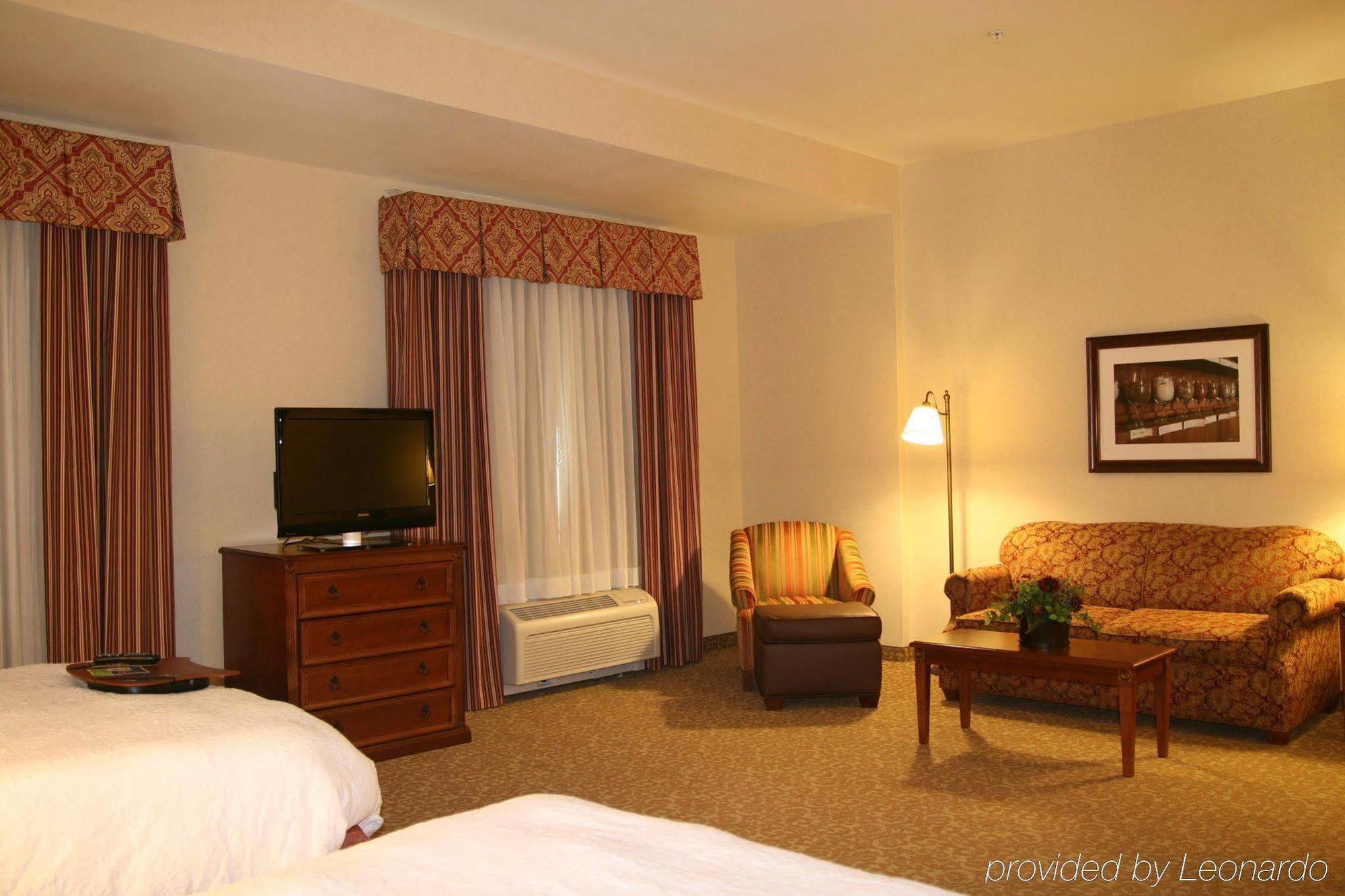 Hampton Inn & Suites Лоди Стая снимка