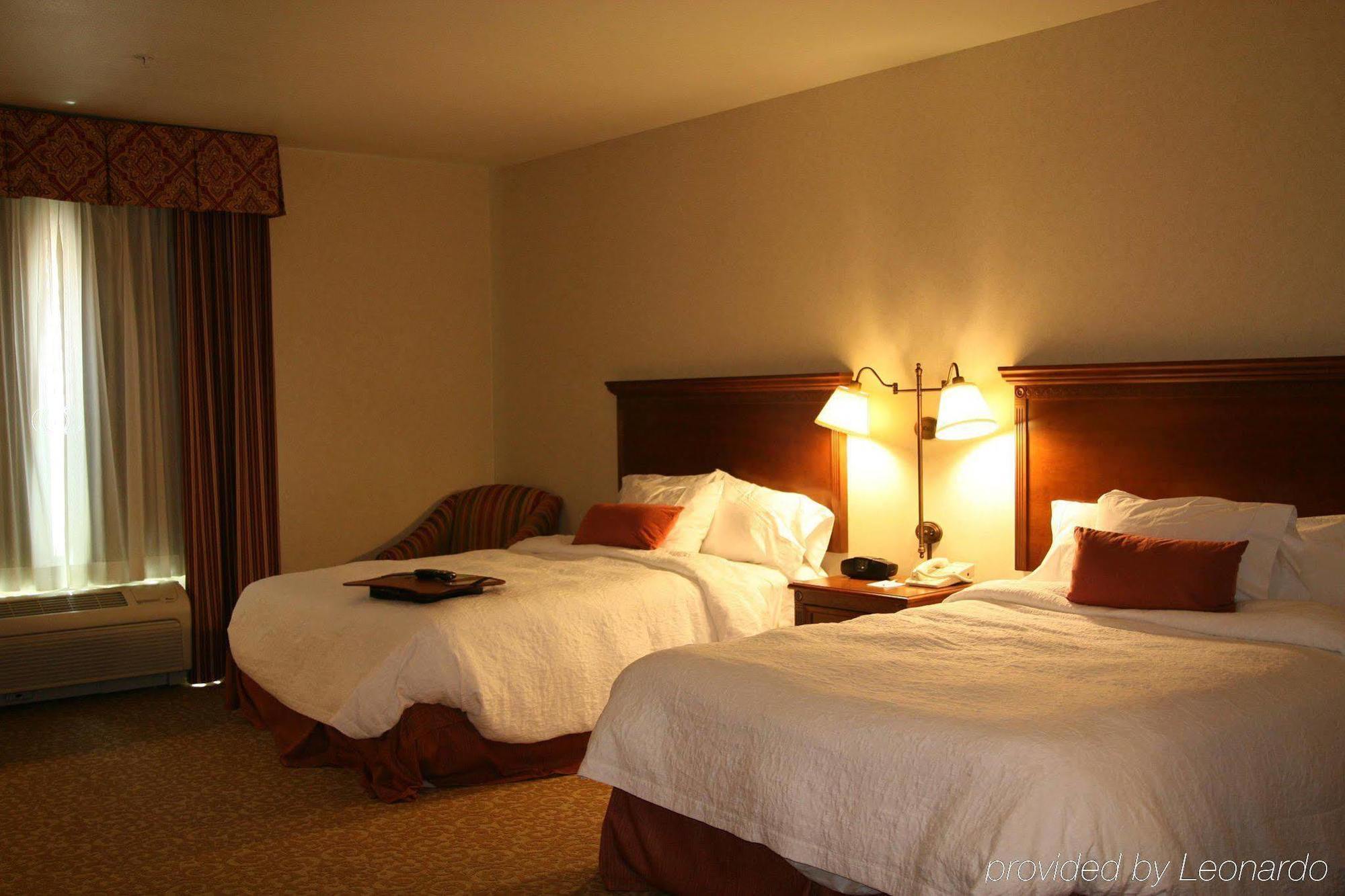 Hampton Inn & Suites Лоди Стая снимка
