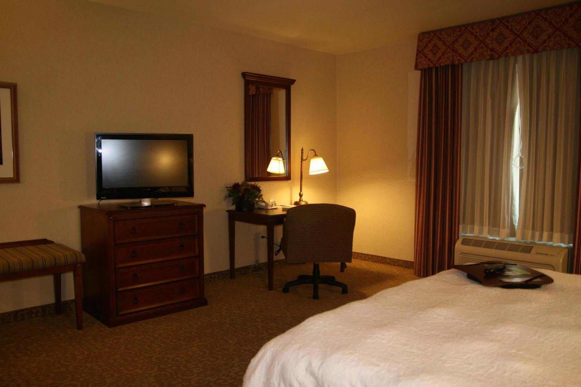 Hampton Inn & Suites Лоди Стая снимка