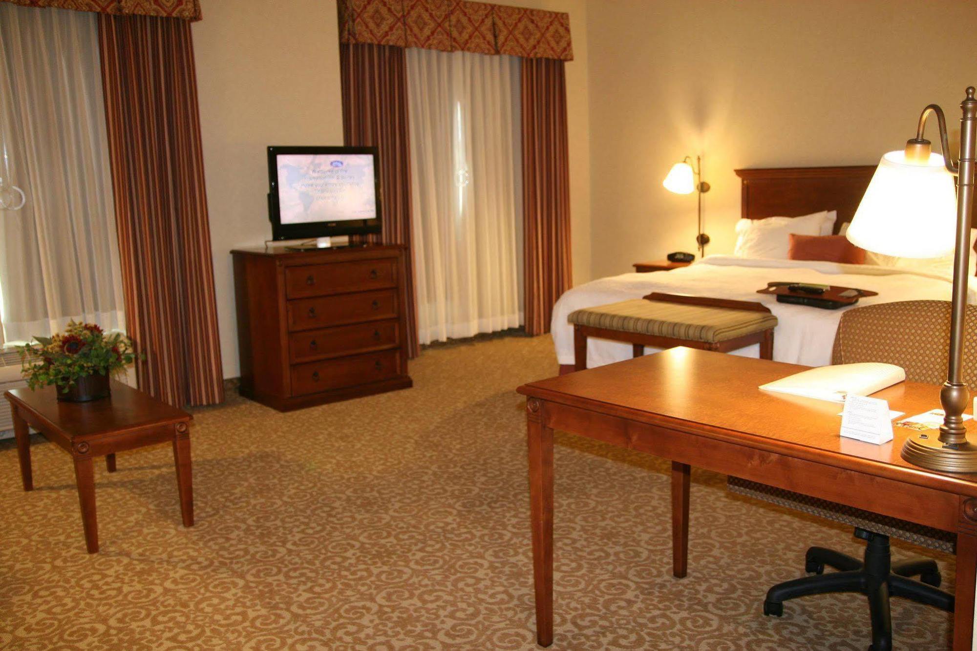 Hampton Inn & Suites Лоди Стая снимка