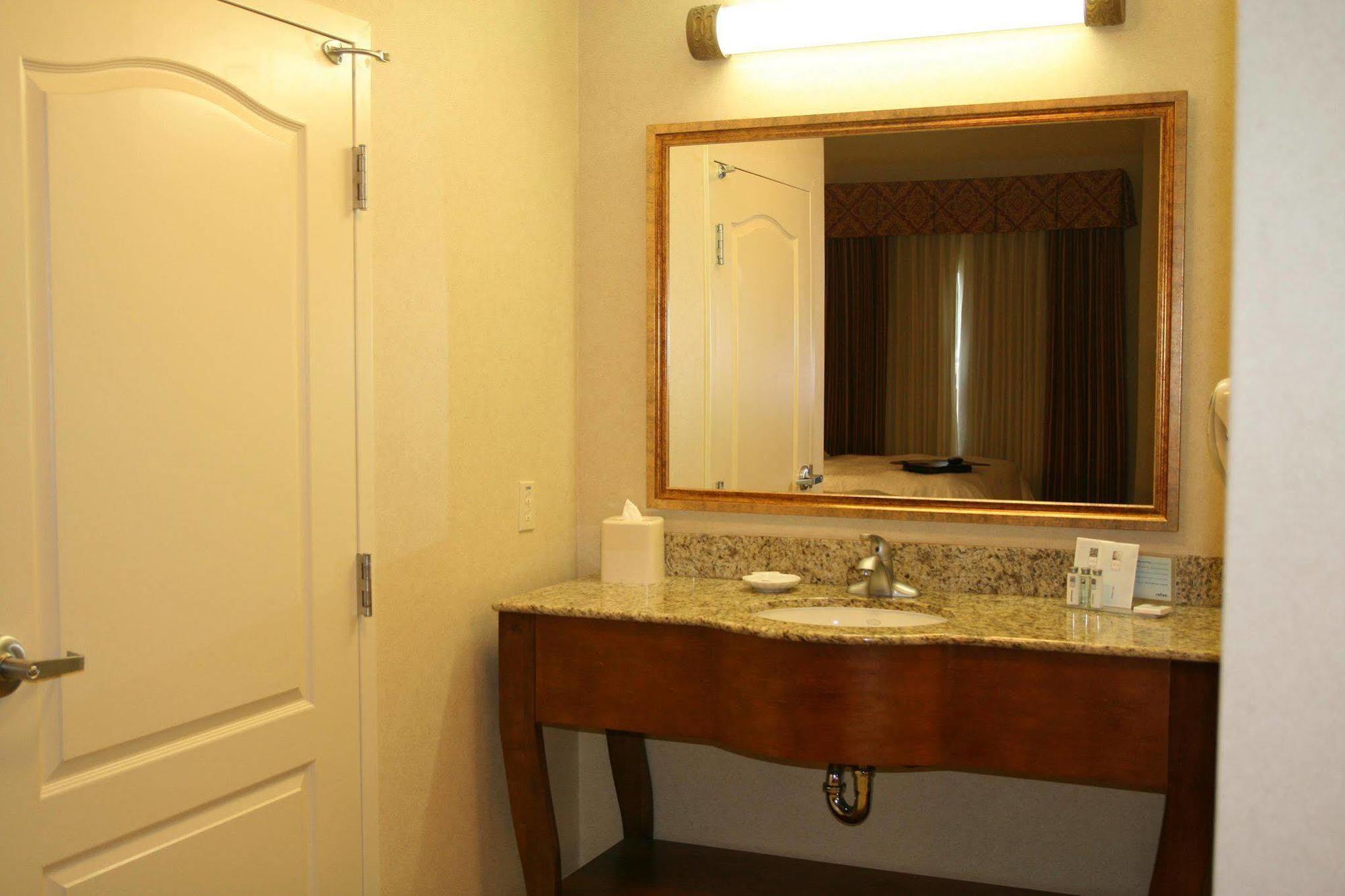Hampton Inn & Suites Лоди Стая снимка